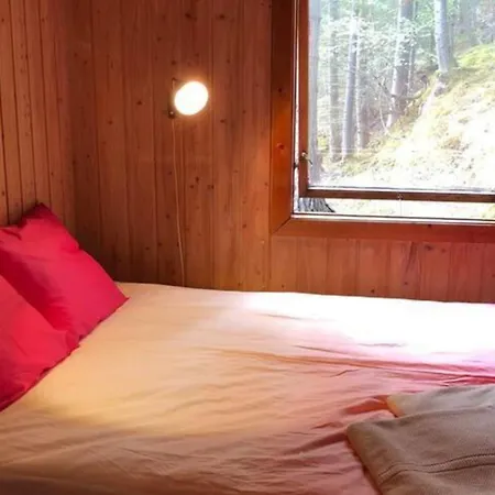 Ferienhaus - Sleeps 6 - Parking - Patio *