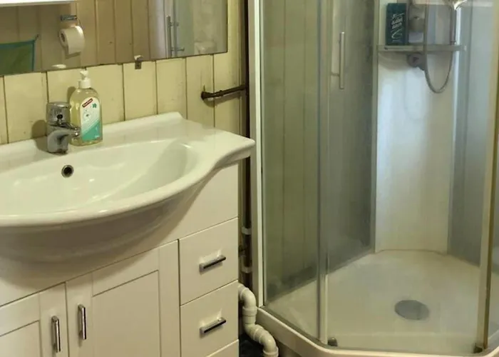 Ferienhaus - Sleeps 6 - Parking - Patio *