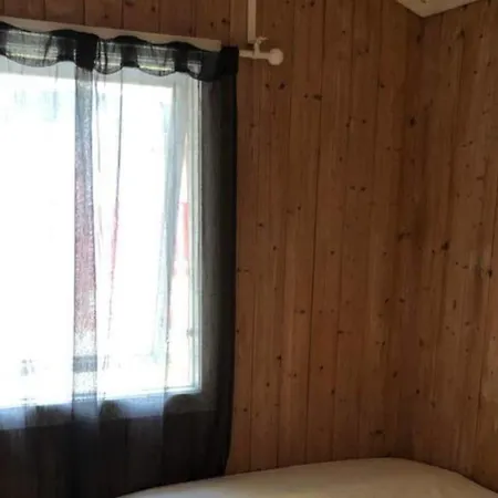 Dom wakacyjny - Sleeps 6 - Parking - Patio Ytteroy